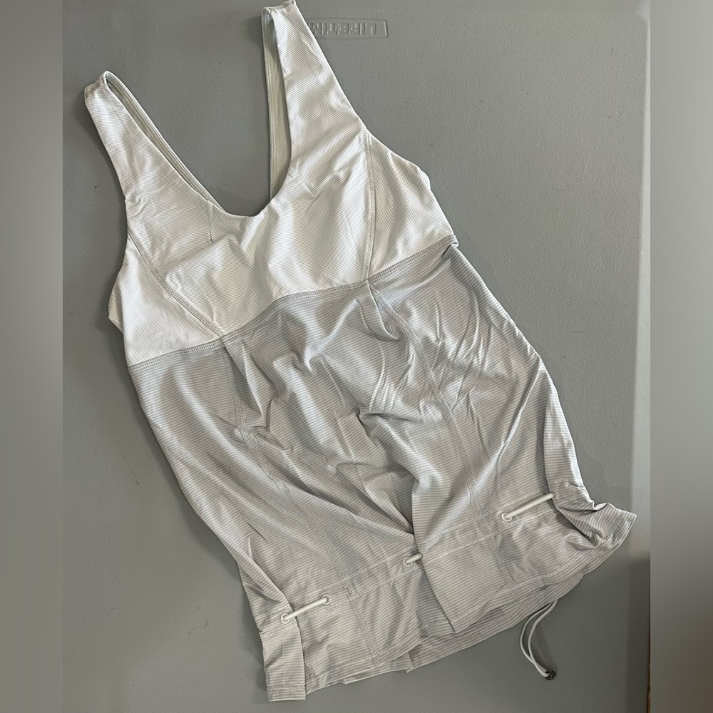 Lululemon Two-Toned Gray Top Size 6